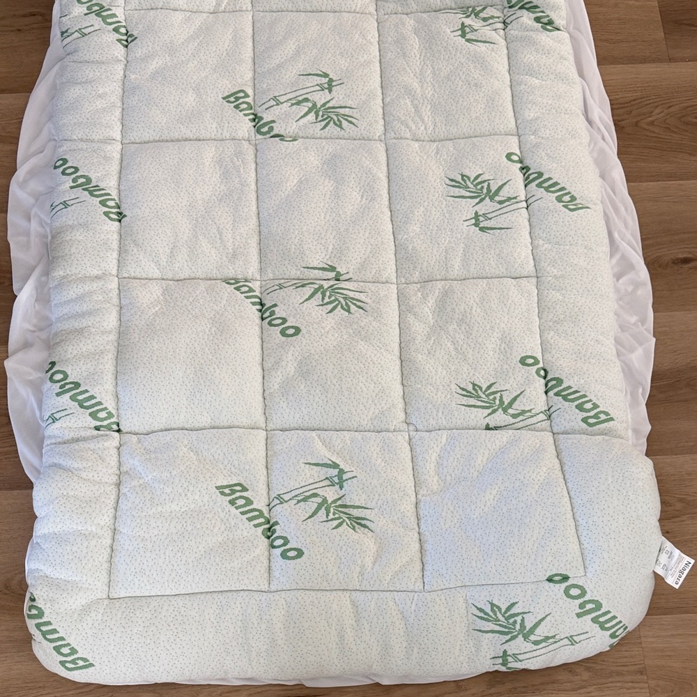 Bamboo Quilted Mattress Topper - White and Green